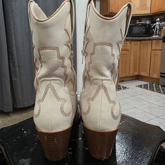 Forever 21 Cream Western Heeled Boots - Picture 4 of 6